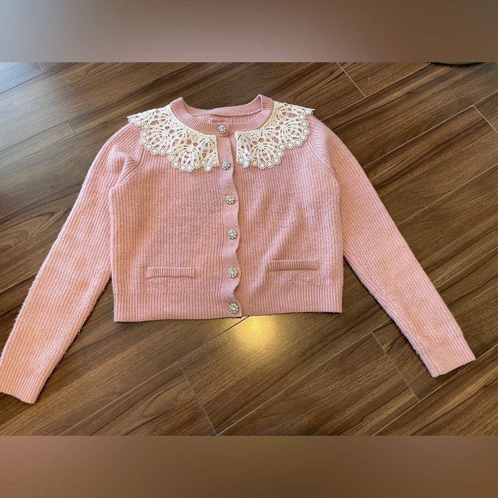Paris Hilton Elegant Pink Knit Cardigan with Lace Collar